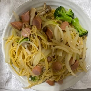 具だくさんのバター醤油パスタ